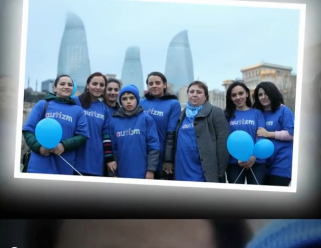 “2 Aprel – Ümumdünya Autizm Maarifləndirmə Günü”. 2015-ci ilin aprelində keçirilən Autizm Maarifləndirmə Ayının təşkilatçılarından videoçarx.